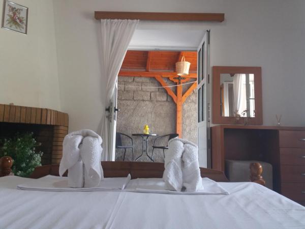 A la foto es mostra l'objecte Sunset Guest house situat a la ciutat de Himare.