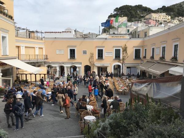Na fotografii je vidět objekt Piazzetta House nacházející se ve městě Capri.