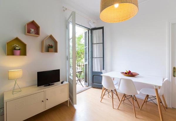 Cozy Flat With Unbeatable Views to Sagrada Familia, Barcelona