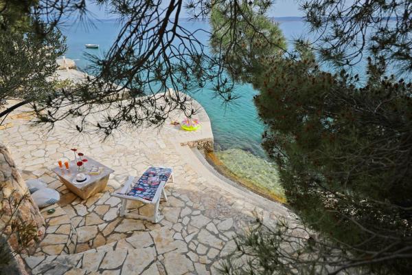 The photo shows the Apartments by the sea Starigrad Paklenica located in the city of Šibuljina.