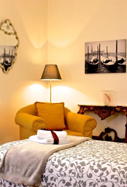 På billedet ses objektet Casa Giuliana beliggende i byen Venedig.