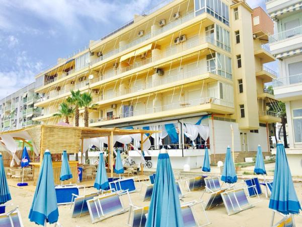 Na fotografii je vidět objekt Sun & Sea Apartment nacházející se ve městě Durrës.