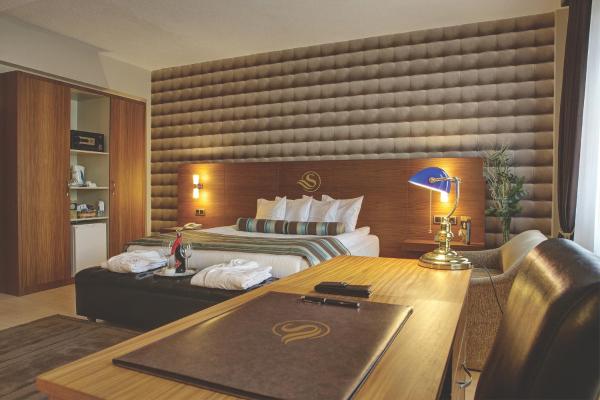 A la foto es mostra l'objecte Susuzlu Atlantis Hotel situat a la ciutat de Esmirna.