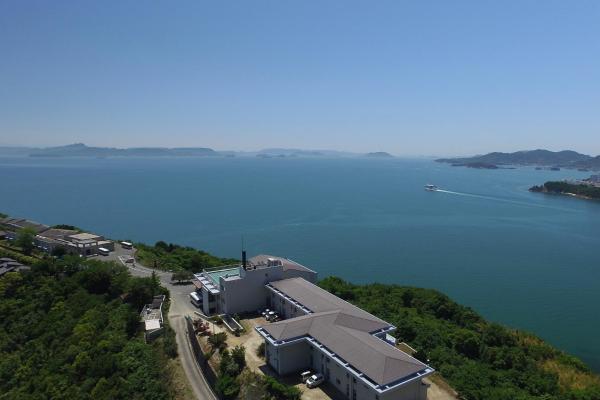 Na fotografii je vidět objekt Kokuminshukusha Shodoshima nacházející se ve městě Šódošima.