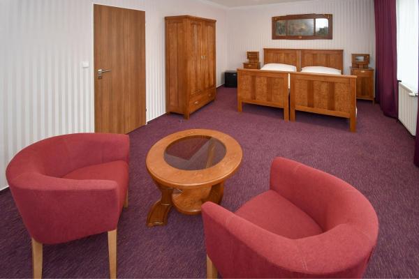 Na fotografii je vidět objekt Hotel Sonata nacházející se ve městě Melč.
