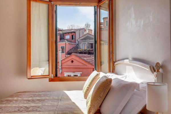Nikki House, Venecia