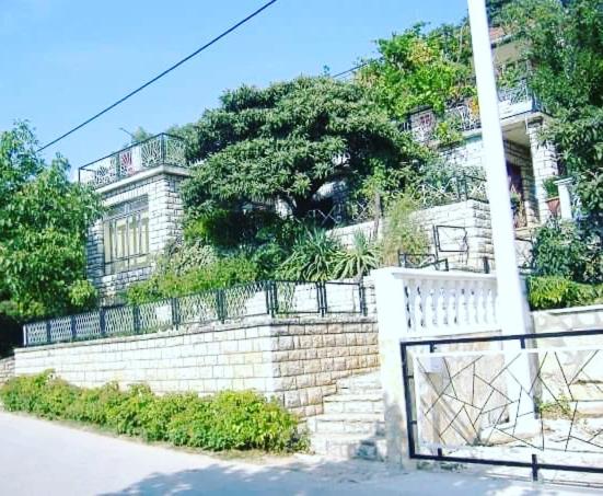 Na zdjęciu widoczny jest obiekt Apartment 51 położony w mieście Gornji Karin.
