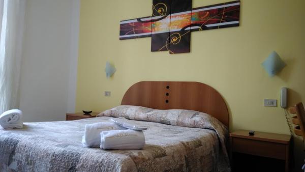 A la foto es mostra l'objecte Hotel Tirreno situat a la ciutat de Milà.