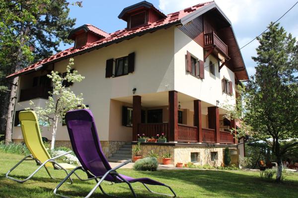 Na foto é possível ver o objeto Guest House 3M localizado na cidade de Omar.
