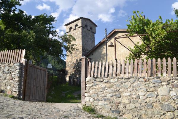 Teo Guesthouse And Camping In Mestia - Georgia