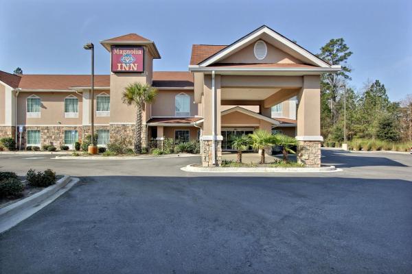 På bilden syns objektet Magnolia Inn and Suites Pooler som ligger i staden Pooler.