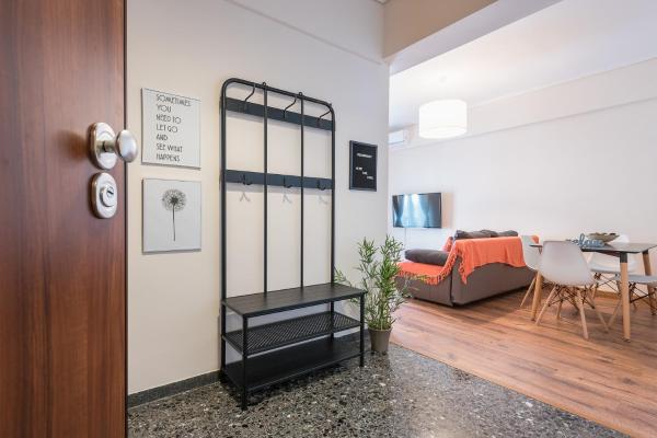 A la foto es mostra l'objecte Stylish Athenian Flat situat a la ciutat de Atenes.