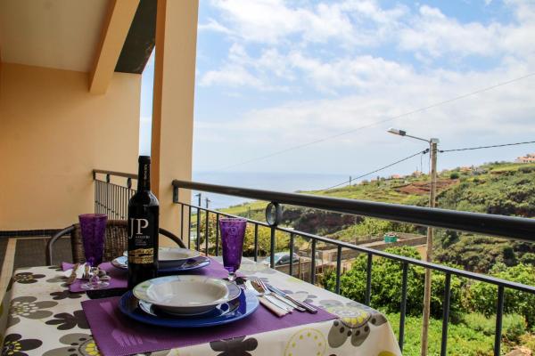 A la foto es mostra l'objecte Casa Simão situat a la ciutat de Calheta.