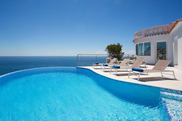 På billedet ses objektet Blue Dream Villa beliggende i byen Jávea.