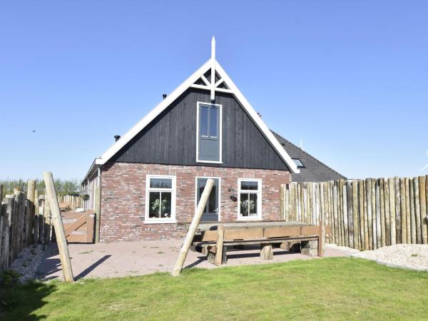 A la foto es mostra l'objecte Holiday Home in Holland near Beaches situat a la ciutat de Callantsoog.