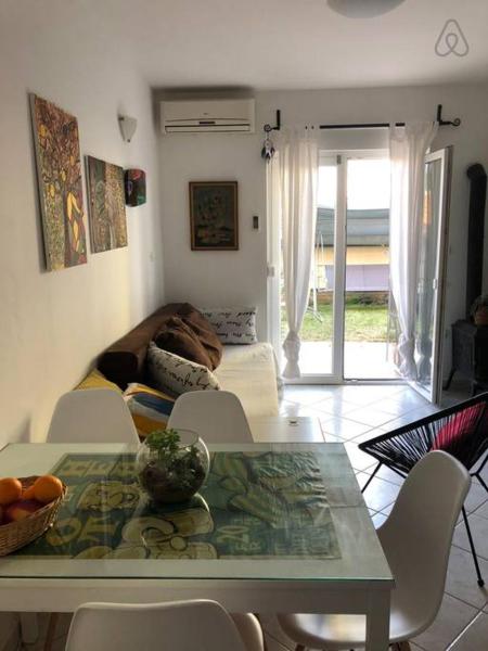 Na zdjęciu widoczny jest obiekt Andrea Apartment Peroj położony w mieście Peroj.