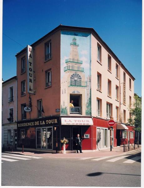 Na fotografii je vidět objekt Residence De La Tour Paris-Malakoff nacházející se ve městě Malakoff.