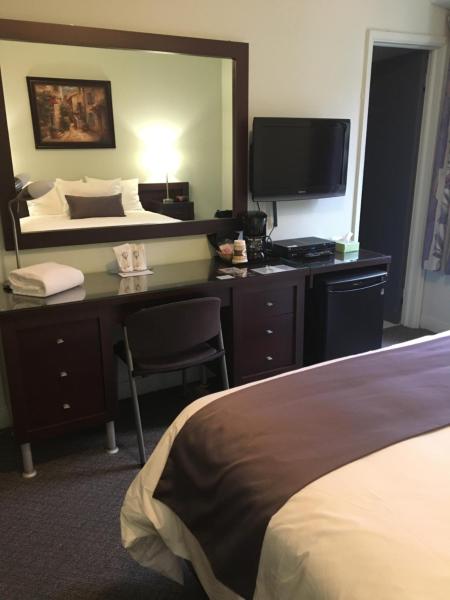 A la foto es mostra l'objecte Auberge Centre Ville situat a la ciutat de Jonquiere.