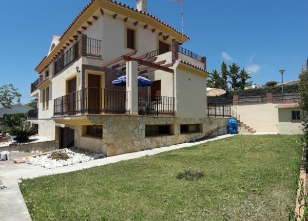 Na foto é possível ver o objeto Precioso chalet con mar a 50 metros. localizado na cidade de Chilches.