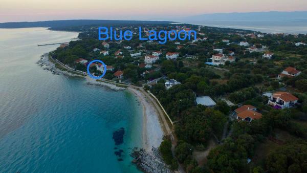 The photo shows the Blue Lagoon located in the city of Premuda.