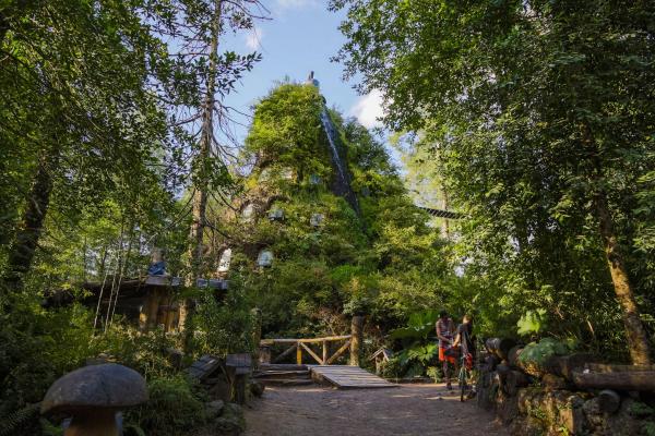 Op de foto is het object Huilo Huilo Montaña Mágica te zien, gelegen in de stad Huilo Huilo.