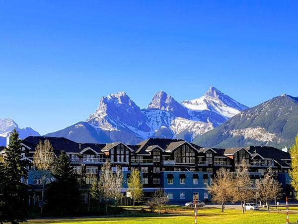 A la foto es mostra l'objecte Sunset Resorts Canmore and Spa situat a la ciutat de Canmore.