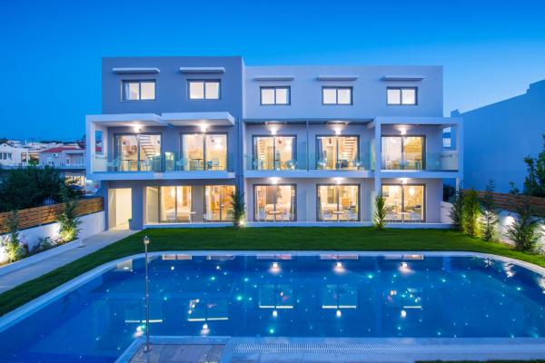 Na zdjęciu widoczny jest obiekt Mary Hotel & Mary Royal Suites położony w mieście Platanes.