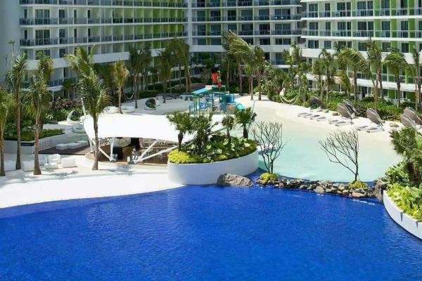 Azure Urban Resort Maui Unit, Манила
