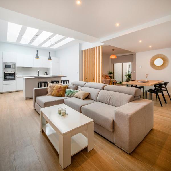 En la foto se muestra el objeto Romea Suites ubicado en la ciudad de Murcia.