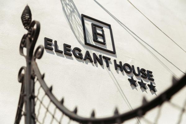 照片显示了位于Galaţi市的Elegant House物件。