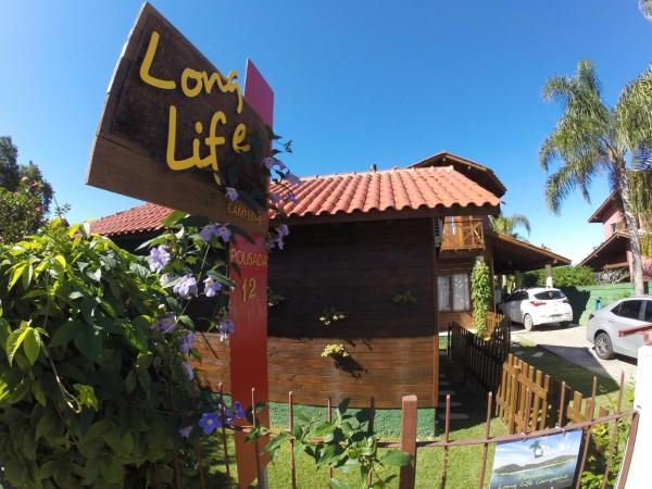 写真にはフロリアノポリス市にあるLong Life Campeche-Pousadaが写っています。