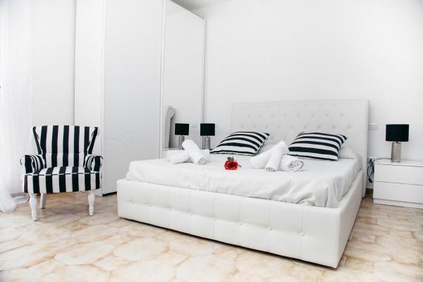 写真にはアルゲーロ市にあるCasa Marzia Affittacamereが写っています。