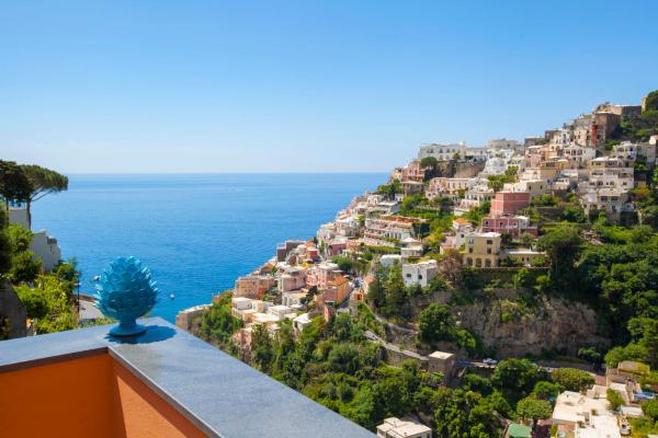 La photo montre l'objet Il Moro Di Positano situé dans la ville de Positano.