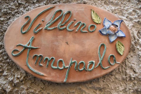 写真にはヴィーコ・エクエンセ市にあるvillino annapaolaが写っています。