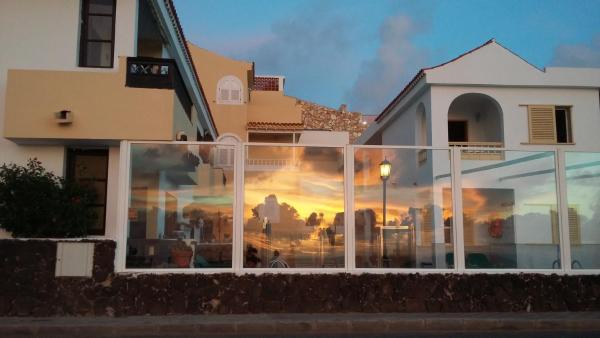 A la foto es mostra l'objecte Apartamentos Juan Benítez situat a la ciutat de El Cotillo.