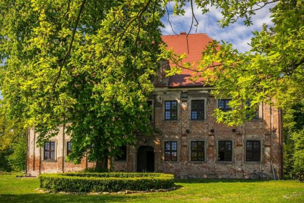 Na zdjęciu widoczny jest obiekt Pałac Heymanna - Oficyna położony w mieście Ścibórz.