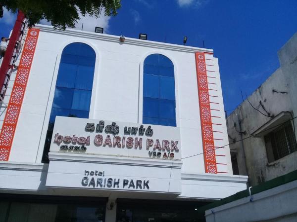 На фото показан объект Hotel GARISHPARK, расположенный в городе Раманатапурам.