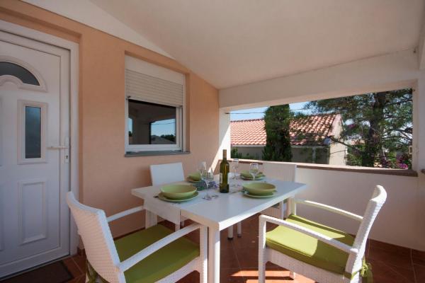 A la foto es mostra l'objecte Apartmani Luka situat a la ciutat de Vir.