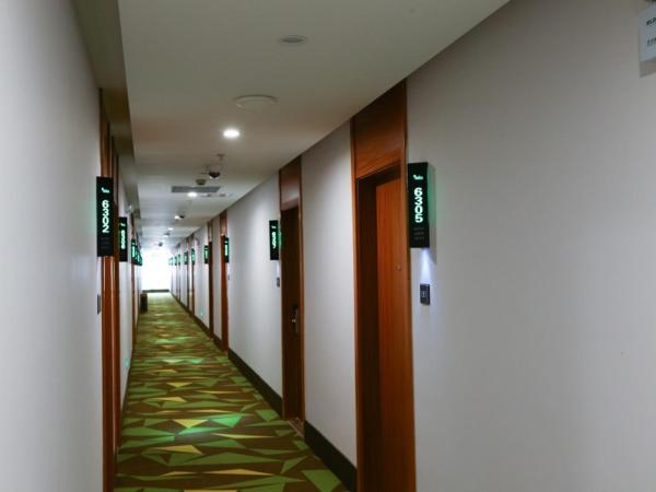 En la foto se muestra el objeto Vatica Shanghai Jinshan District Jinshan International Trade City Weihong Road Hotel ubicado en la ciudad de Jinshan.