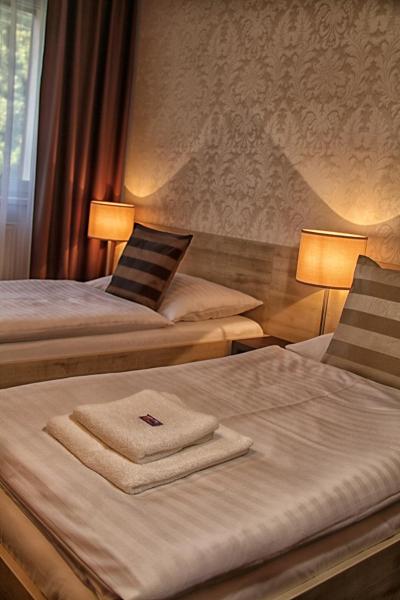 Na fotografii je vidět objekt Hotel U Kašny nacházející se ve městě Želešice.