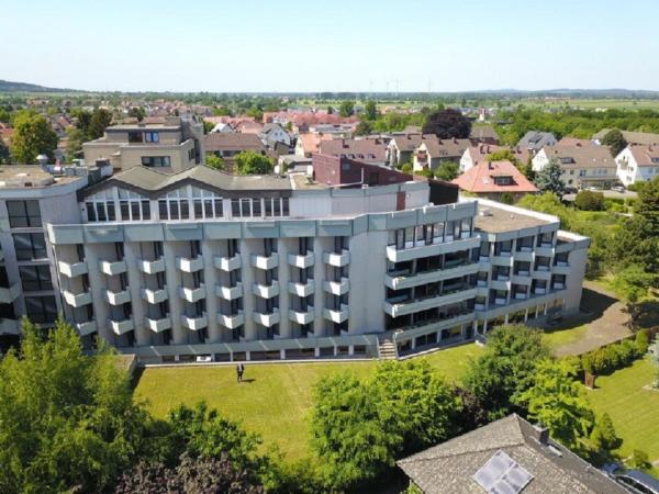 A la foto es mostra l'objecte Karaman Group Hotel situat a la ciutat de Rodenberg.
