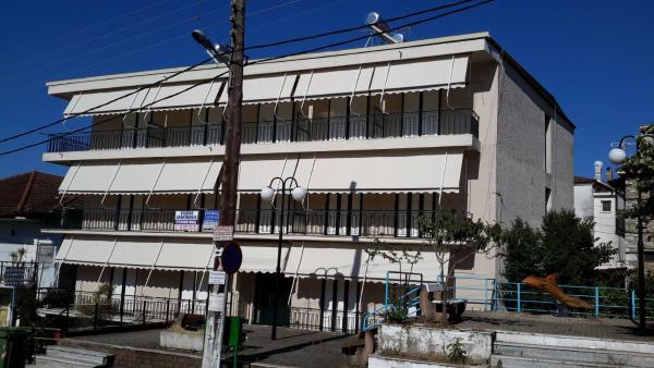 A la foto es mostra l'objecte Efstathiou Mihail Studios and Apartments situat a la ciutat de Stómion.