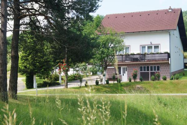 A la foto es mostra l'objecte Apartment Drago situat a la ciutat de Bročanac.
