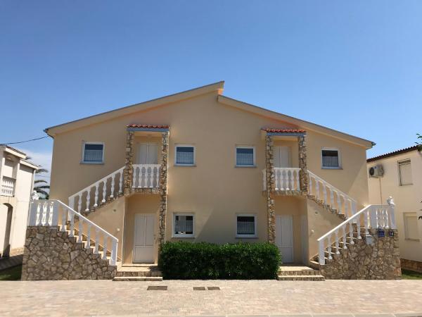 A la foto es mostra l'objecte Apartments Villa Engeli situat a la ciutat de Vir.