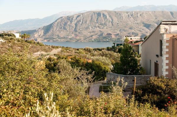A la foto es mostra l'objecte Ktima Nikolaos situat a la ciutat de Arónion.