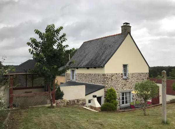 A la foto es mostra l'objecte le gîte de la bourdonnais situat a la ciutat de Guitté.