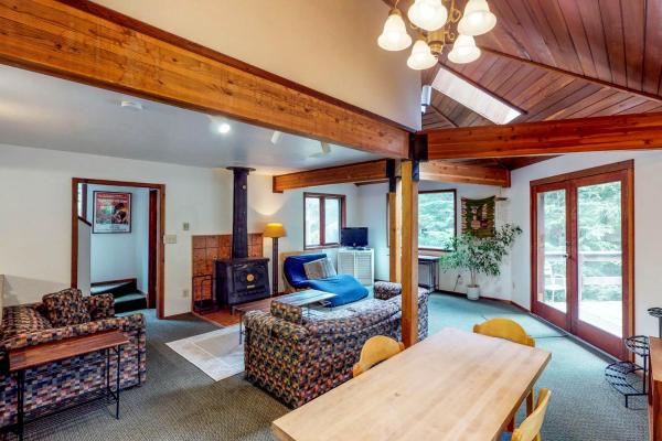 Open-Beam Girdwood Chalet w Sunlit Solarium的照片9