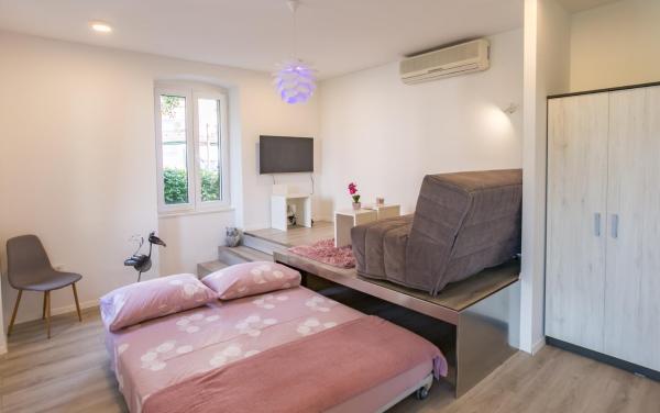 På billedet ses objektet Vana & Tea Luxury Studio Apartment beliggende i byen Split.