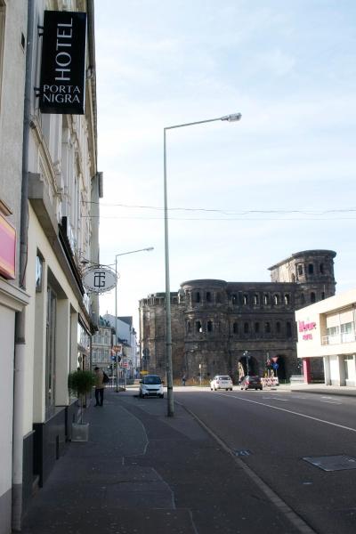 A la foto es mostra l'objecte Hotel Porta Nigra situat a la ciutat de Trier.