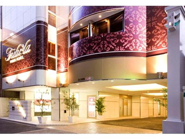 Na fotografii je vidět objekt Prime Hotel Fulula プライムホテル フルーラ nacházející se ve městě Ósaka.